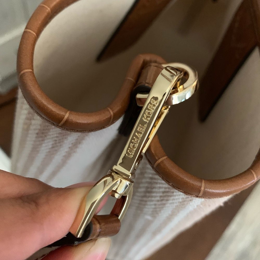 New Mk ♥️ medium tote Greenwich - Picture 9 of 13